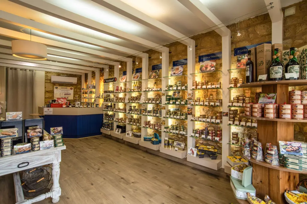 boutique-godard-gourdon-cabanes-intérieur