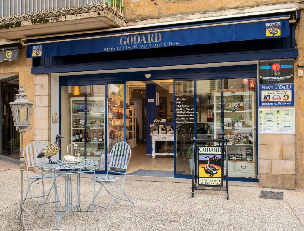 boutique-godard-gourdon-cabanes-exterieur