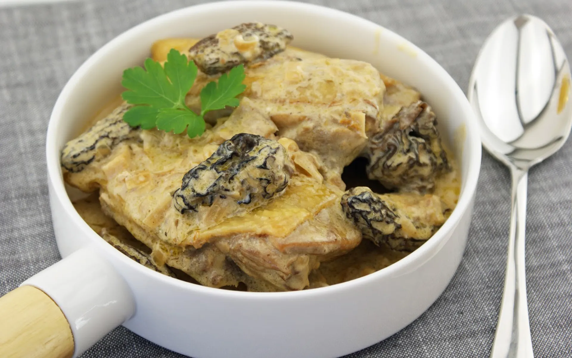 Recette de la Poularde aux morilles et vin jaune