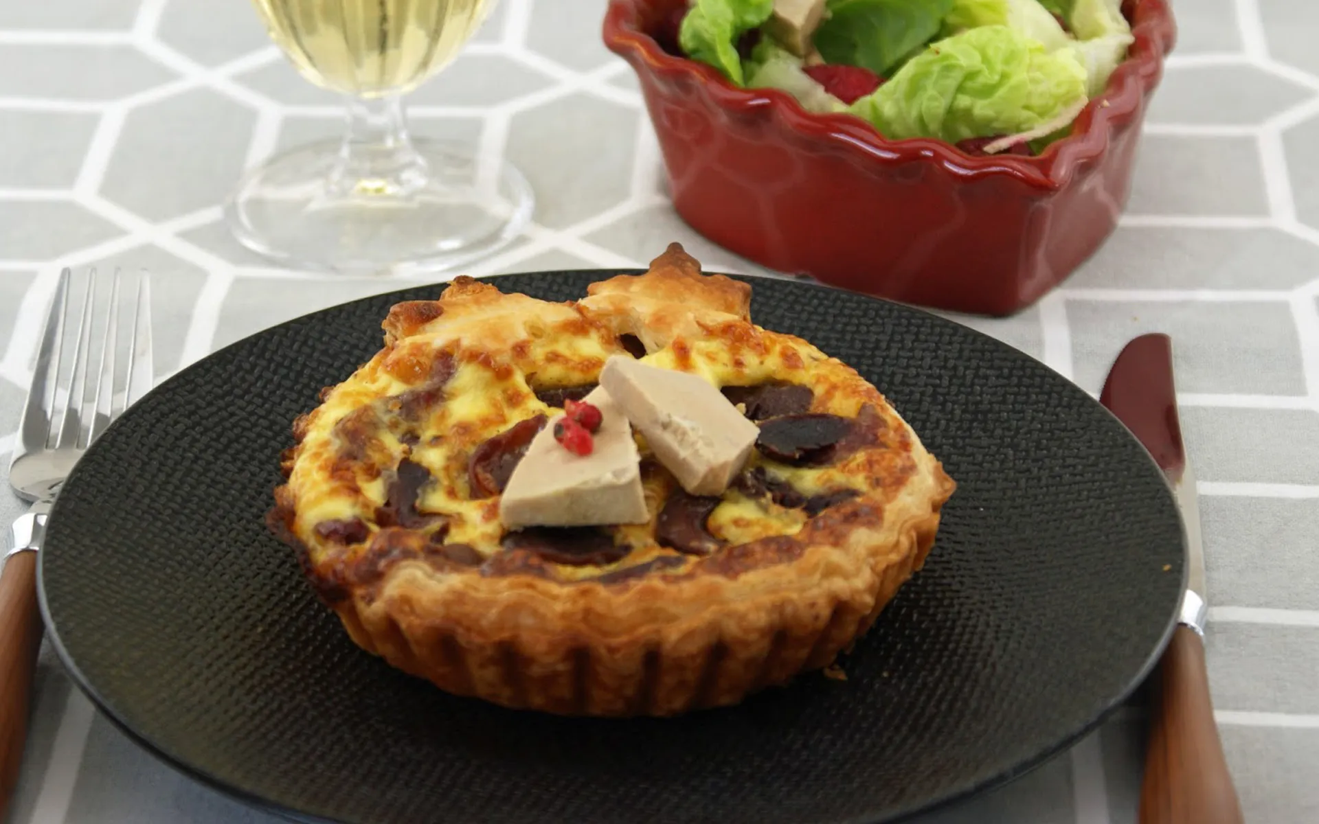Recette de la Tarte aux gésiers de canard et dés de foie gras