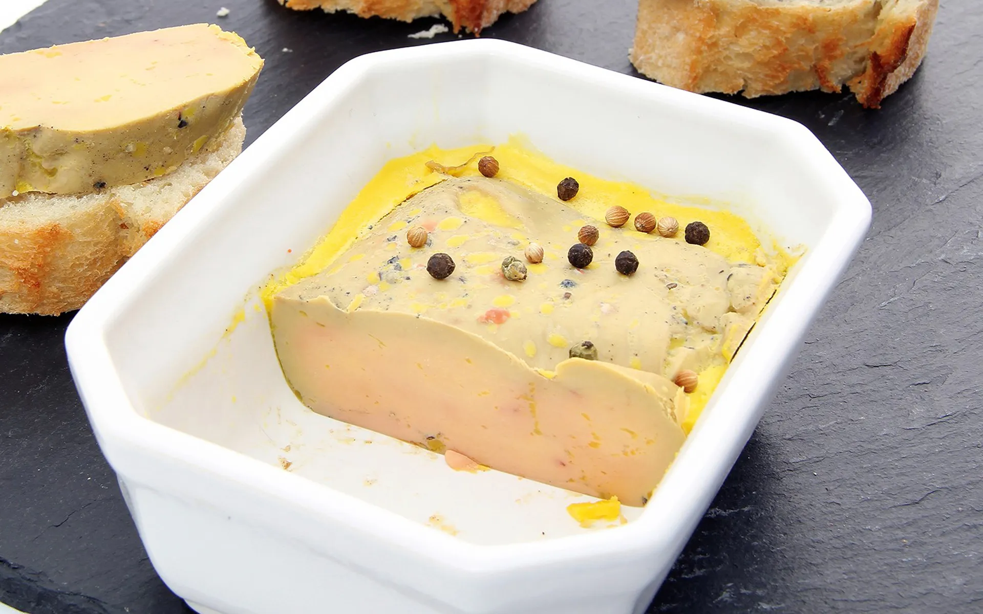 Je prépare ma terrine de foie gras mi-cuit