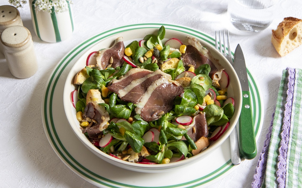 Salade printanière de magret de canard fumé